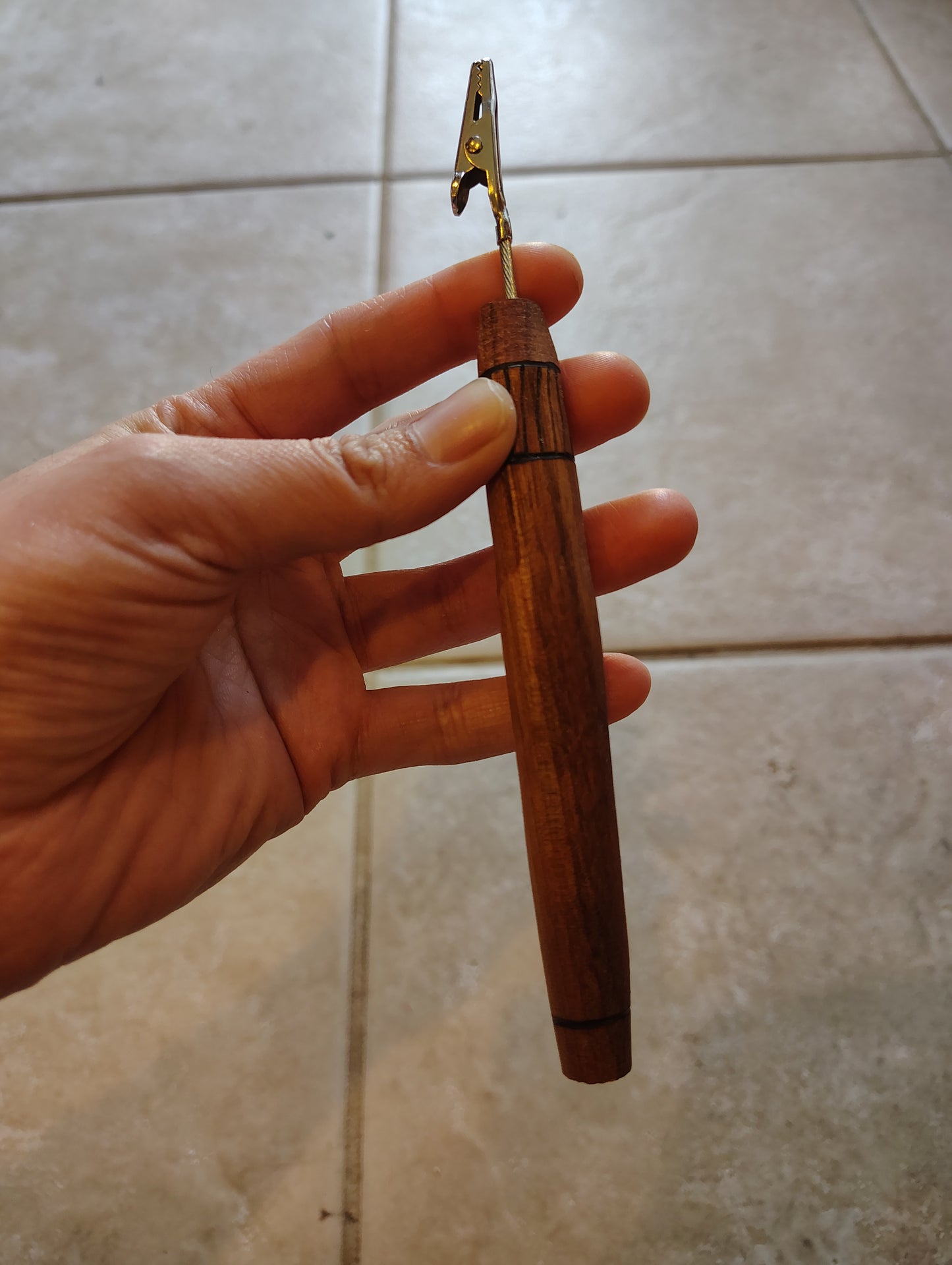 Walnut Roach clip